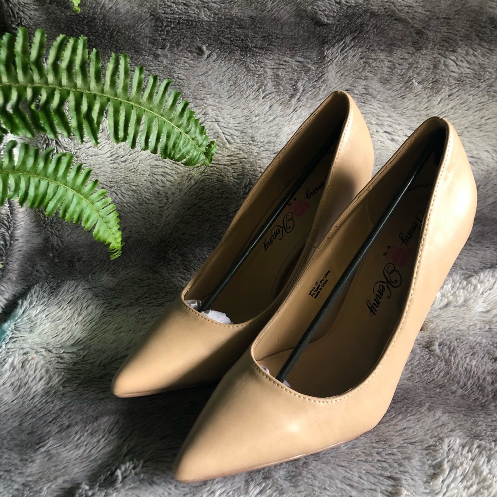 Nude Pumps
